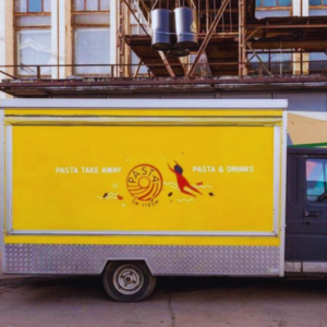 Fahrzeugbeschriftung – Foodtruck mit großem Logo Aufkleber