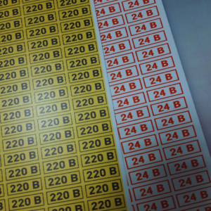 Individuelle Etiketten und Nummernaufkleber für Industrie