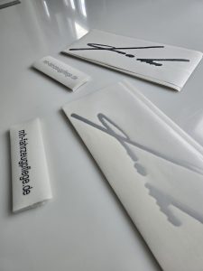 Plotter Schneidearbeit – reflektierende Folien für Fahrzeugbeschriftung